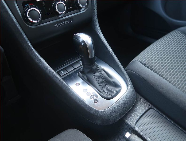 Volkswagen Golf (2011) 1.2 TSI, Automat - fotka 13 z 17
