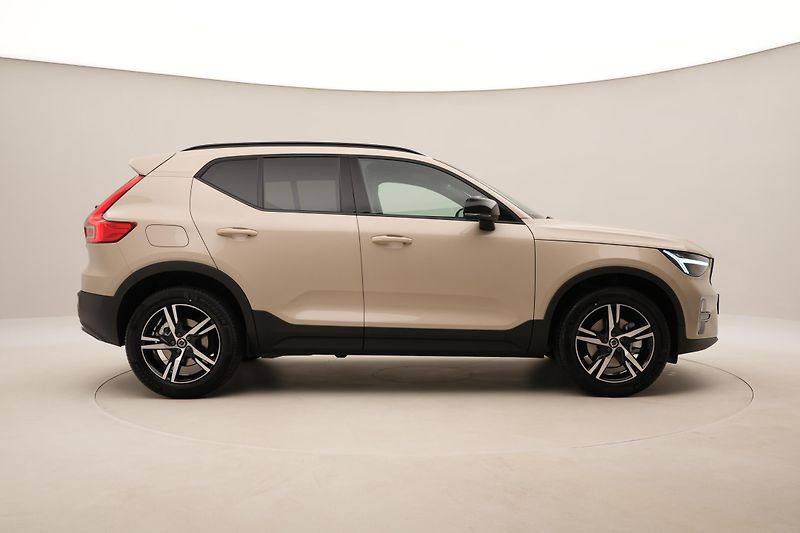 Volvo XC40 (2026) B3 AUT DARK PLUS - fotka 13 z 60