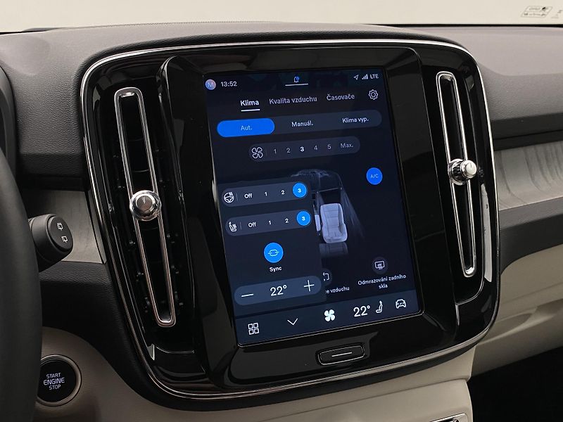 Volvo XC40 B4 DARK ULTRA AUT CZ - fotka 40 z 59