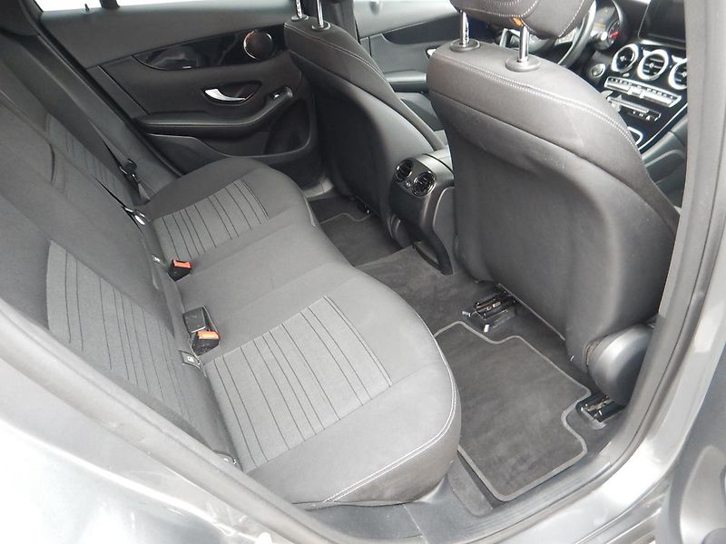 Mercedes-Benz GLC (2016) 220 D 4MATIC DPH BUSINESS-DPH - fotka 12 z 33
