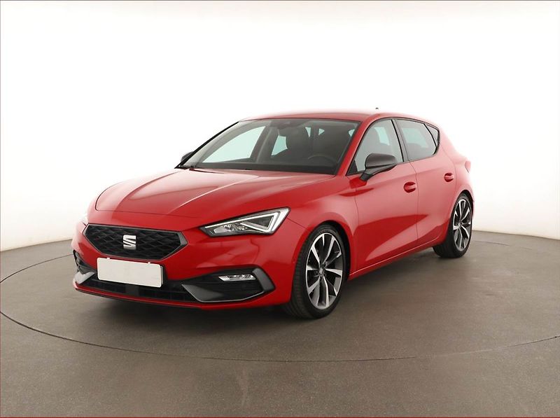 Seat Leon (2021) 1.5 TSI, Kůže, Tempomat - fotka 2 z 21
