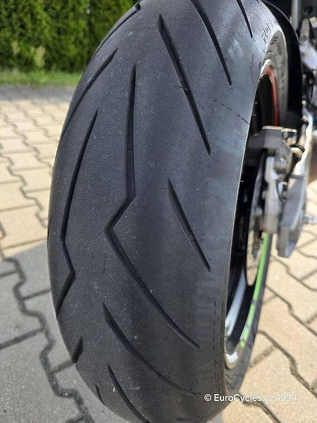 Aprilia Tuono V4 1100 RR (2025) - fotka 8 z 20