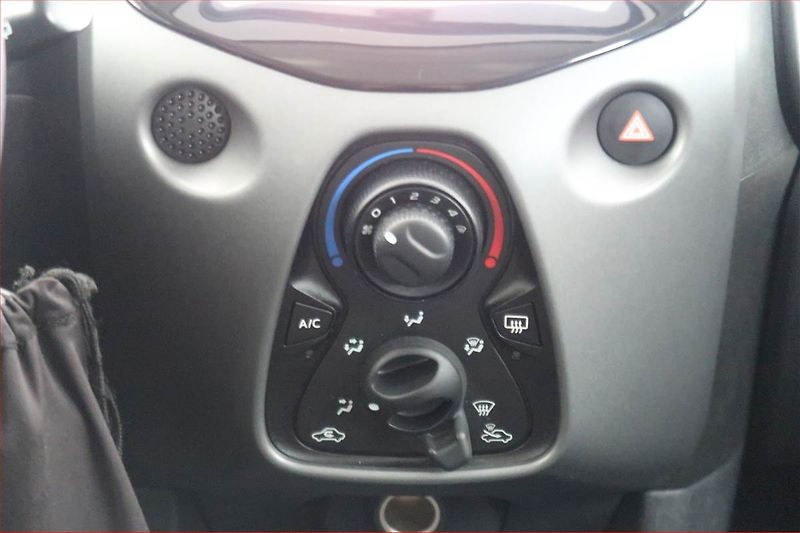 Toyota Aygo (2021) 1.0 VVT-i - fotka 16 z 19