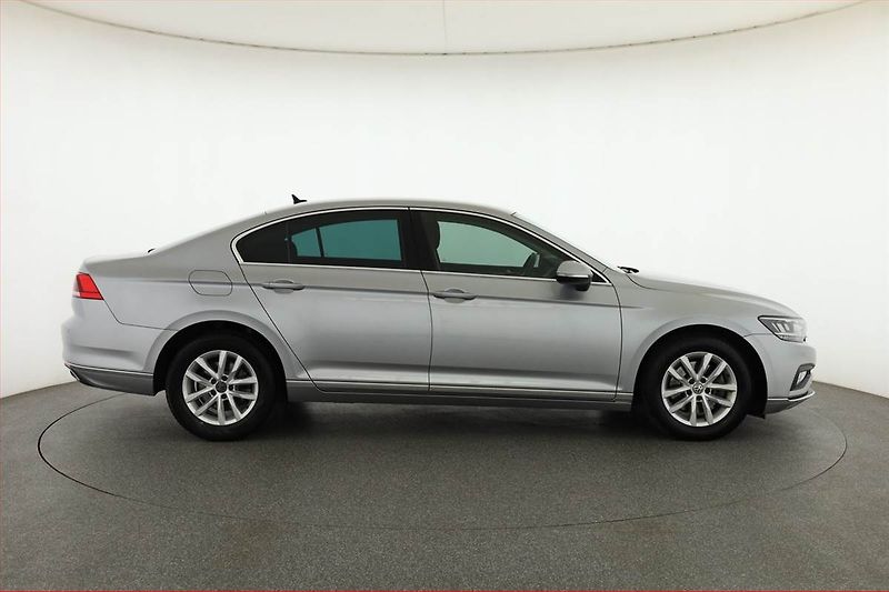 Volkswagen Passat (2019) Comfortline 1.5 TSI, Automat - fotka 6 z 17