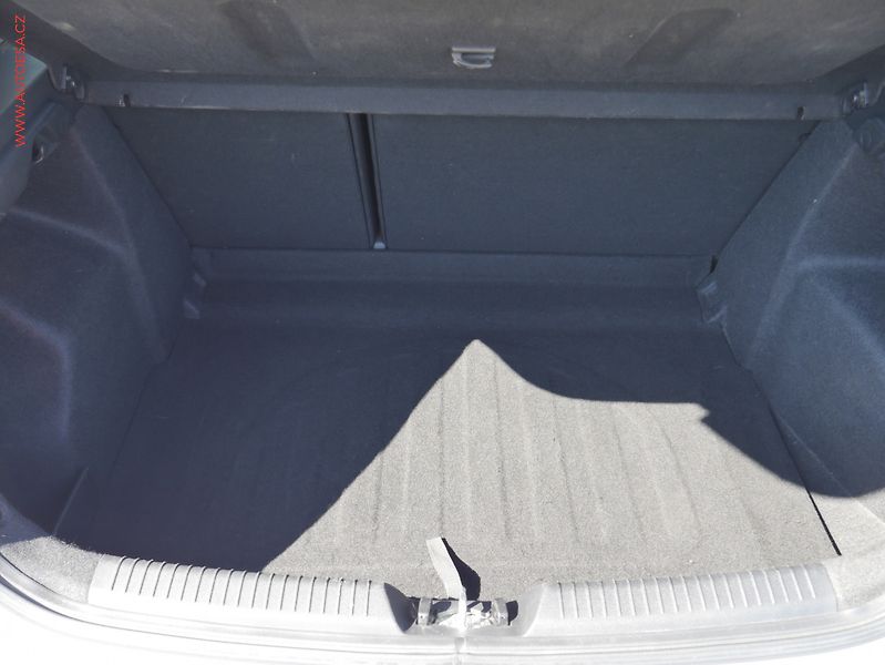 Kia Ceed (2016) 1.4i, ČR, AC, temp - fotka 7 z 18