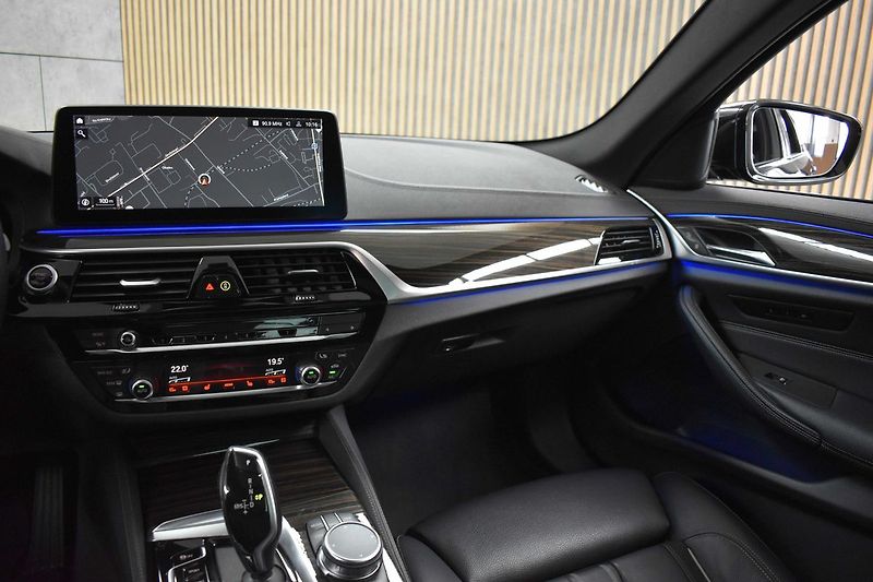 BMW Řada 5 530d xD TAŽNÉ*N.TOPENÍ*ČR 1.M* - fotka 10 z 51