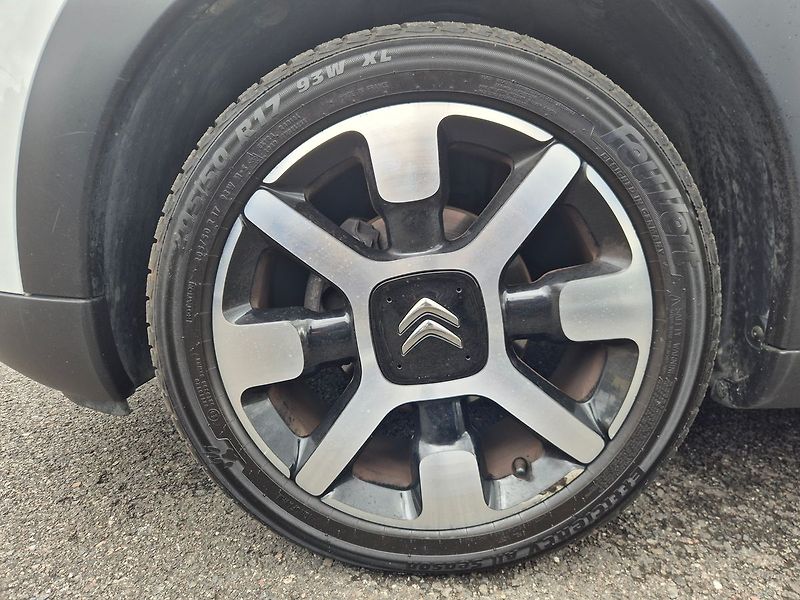 Citroën C4 Cactus 1.2 81kW Shine - AUTOMAT - fotka 26 z 26