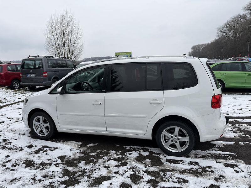Volkswagen Touran 2.0 TDI STYLE - fotka 7 z 21