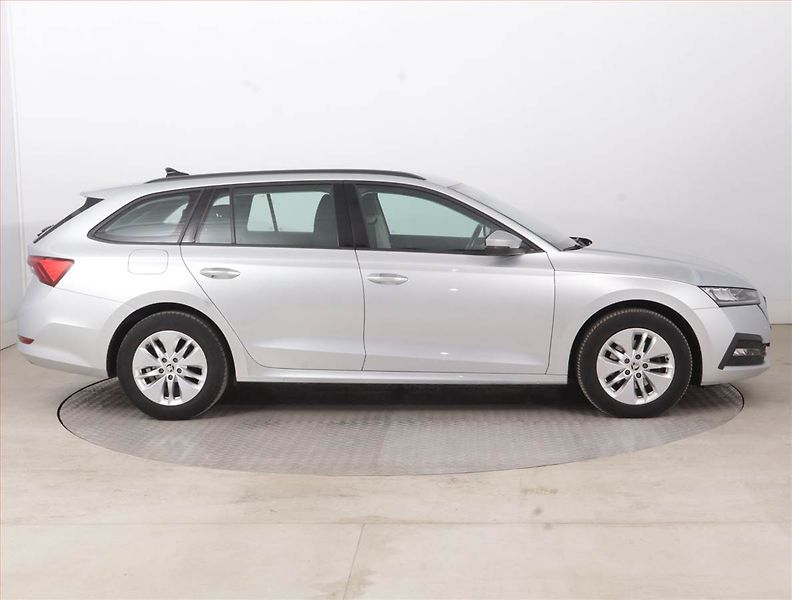 Škoda Octavia (2022) Ambition 2.0 TDI, ČR,1.maj - fotka 6 z 14