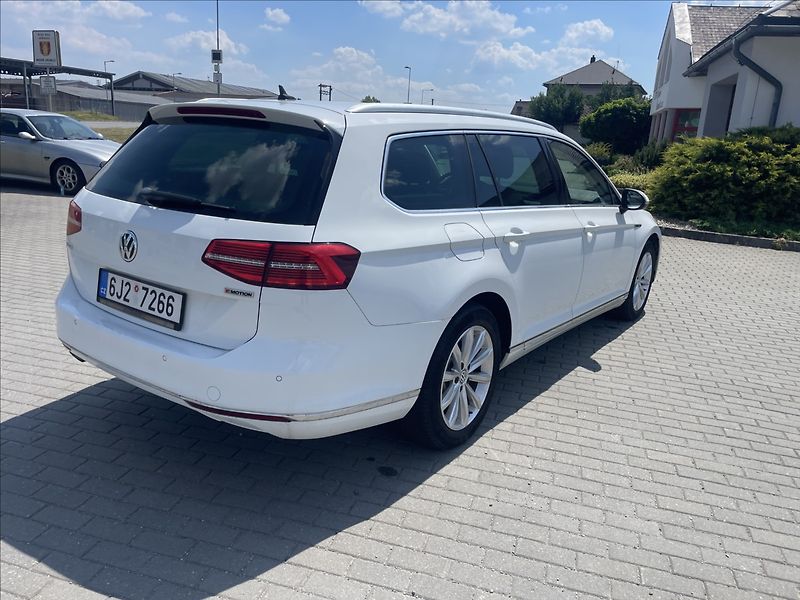 Volkswagen Passat 2,0 TDI 140kW BMT 4MOT DSG Hig - fotka 4 z 42