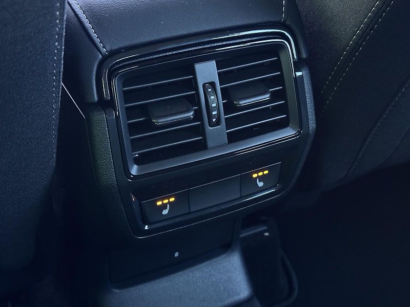 Škoda Karoq 1.5TSi DSG 150PS Sportline Mat - fotka 43 z 50
