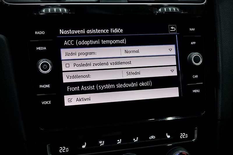 Volkswagen Golf 7 FL 1.4 TSI 110 kW Highline - fotka 28 z 35