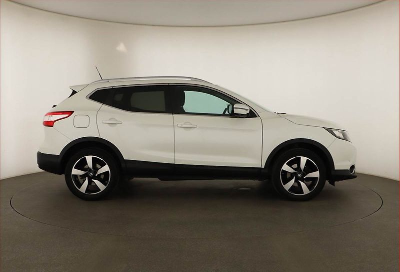 Nissan Qashqai (2015) 1.2 DIG-T, Navi, Tempomat - fotka 6 z 16