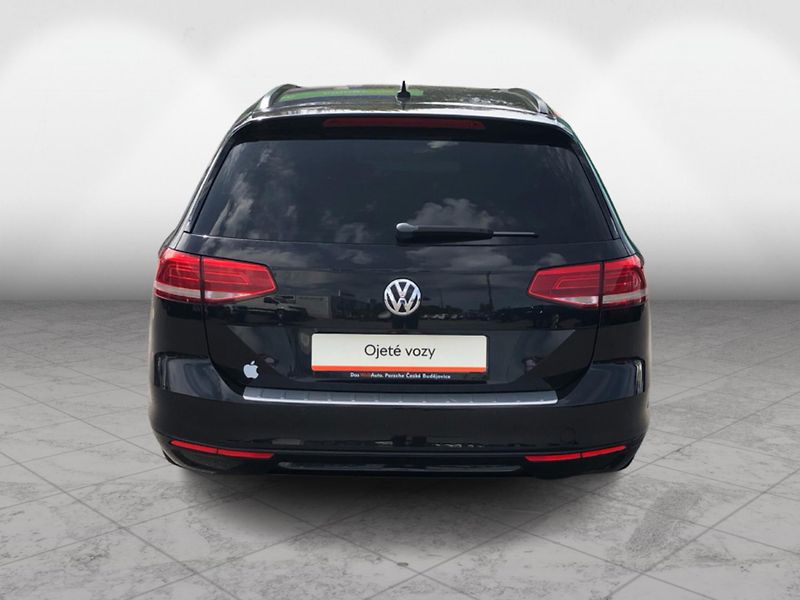 Volkswagen Passat 2.0 TDI DSG - fotka 9 z 29