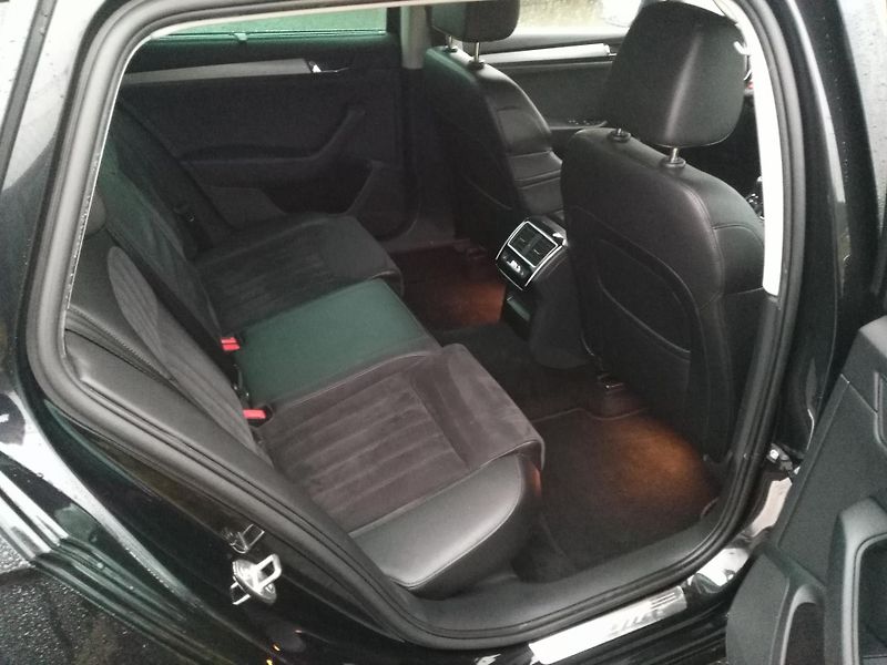 Škoda Superb 2,0 TDI 4x4 /140 kW/ - fotka 37 z 40