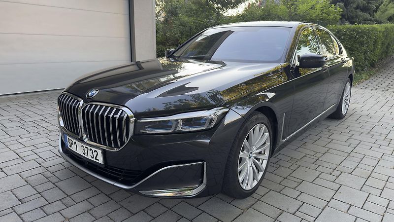 BMW Řada 7 (2022) 3.0 /250kW - fotka 3 z 21