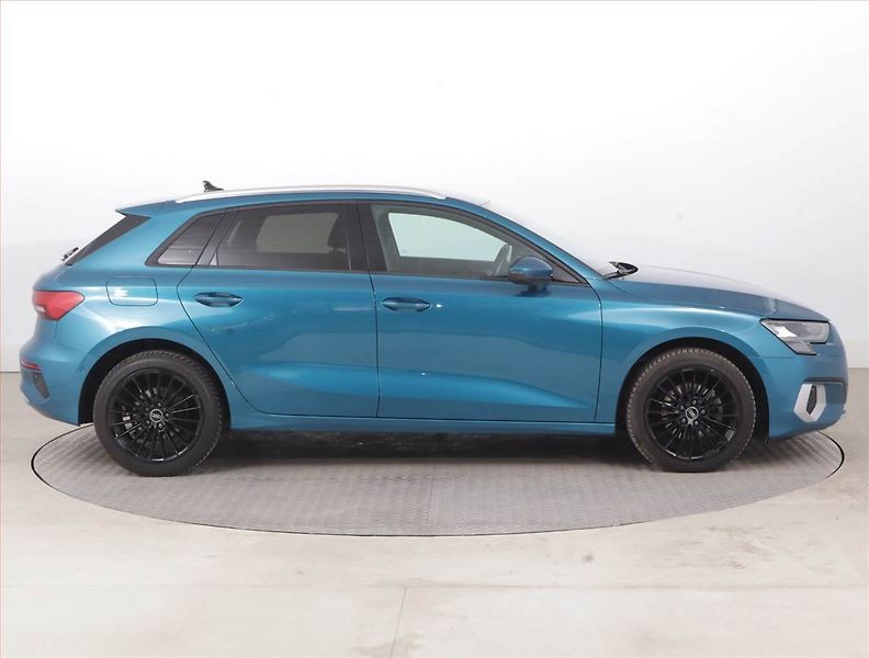 Audi A3 (2022) 35 TDI - fotka 6 z 15