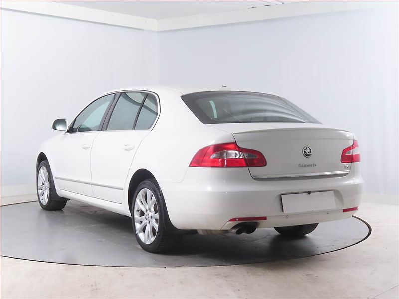 Škoda Superb (2012) Ambition Plus 1.8 TSI - fotka 4 z 14
