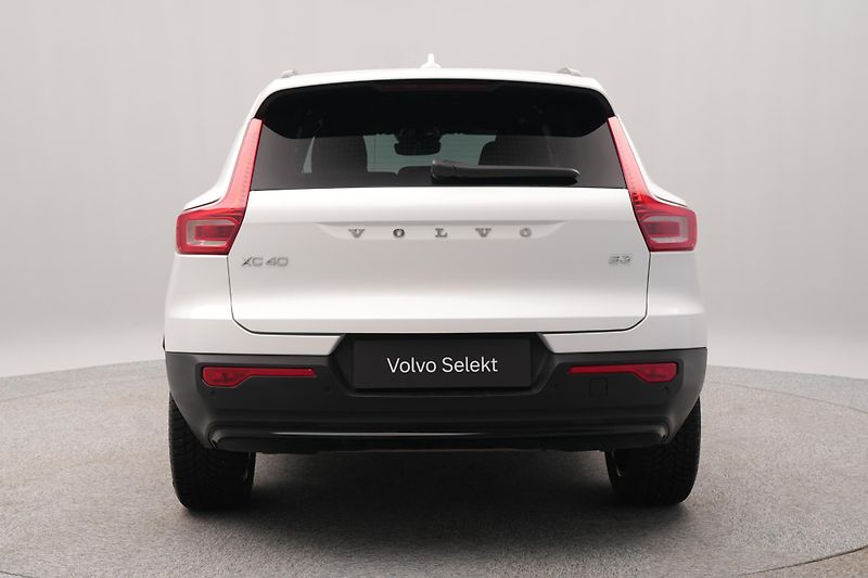 Volvo XC40 B3 DARK PLUS CZ REZERVACE - fotka 10 z 48