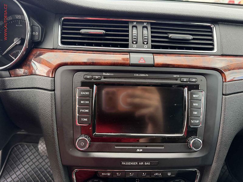 Škoda Superb (2012) 2.0 TDi, Elegance, DSG - fotka 13 z 18