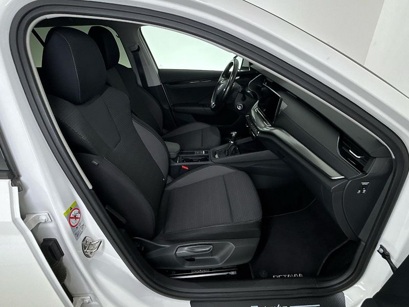Škoda Octavia Ambition - fotka 9 z 27