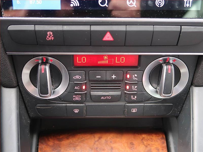 Audi A3 (2012) 1.6 TDI, Navi, Xenony - fotka 15 z 16