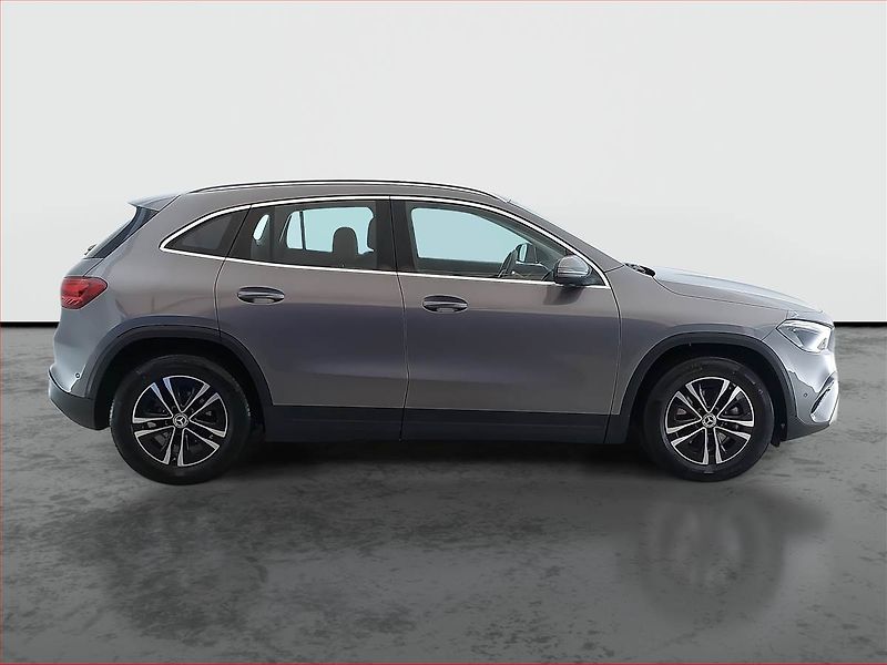 Mercedes-Benz GLA (2024) 180 - fotka 6 z 20