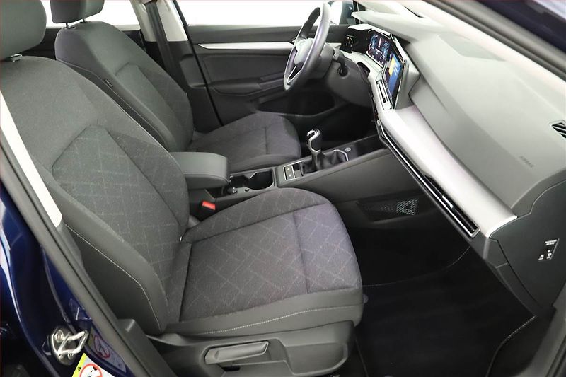 Volkswagen Golf (2023) Life 1.5 eTSI - fotka 7 z 15