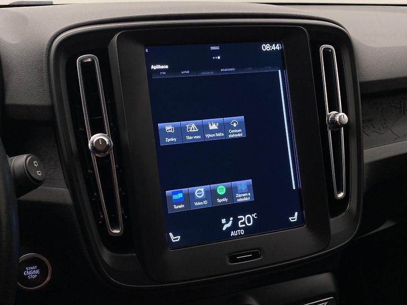 Volvo XC40 T2 KINETIC AUT - fotka 36 z 39