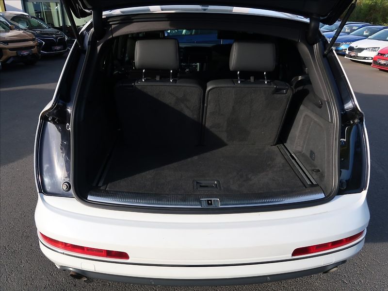 Audi Q7 3,0 TDi,176kW,NovéČR,7míst - fotka 29 z 31
