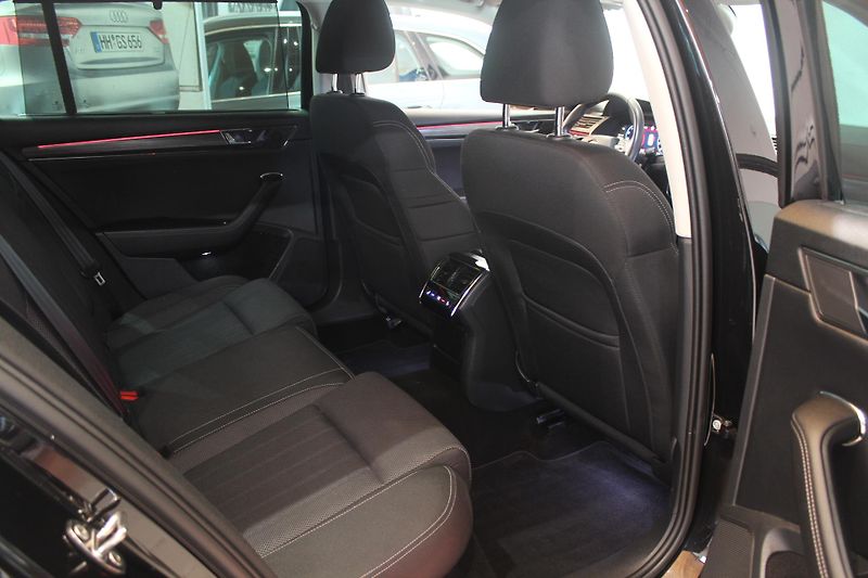 Škoda Superb (2022) 2.0TDI DSG Style Display LED - fotka 15 z 32