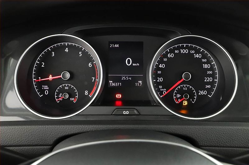 Volkswagen Golf (2018) 1.0 TSI, Tempomat - fotka 8 z 15