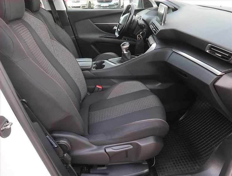 Peugeot 3008 (2020) 1.2 PureTech, Serv.kniha - fotka 9 z 22