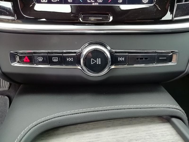 Volvo V90 2,0 Cross Country Bright Plus - fotka 14 z 19