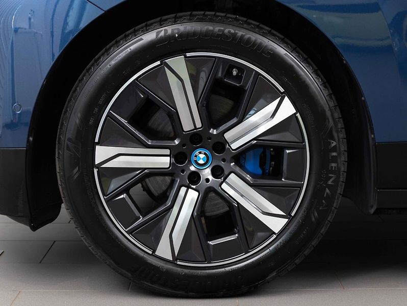 BMW iX xDrive40 - fotka 6 z 22
