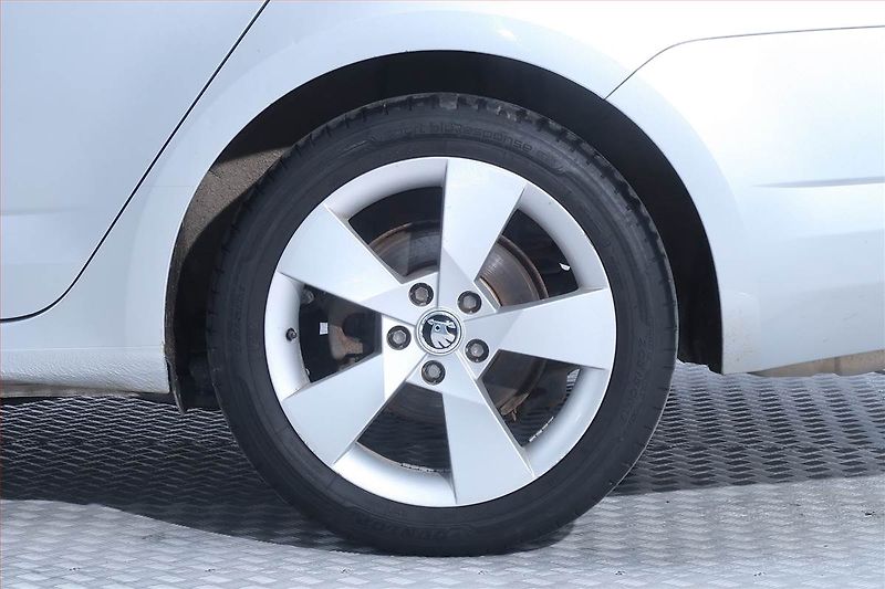Škoda Octavia (2014) 2.0 TDI, 4X4, Xenony - fotka 15 z 21