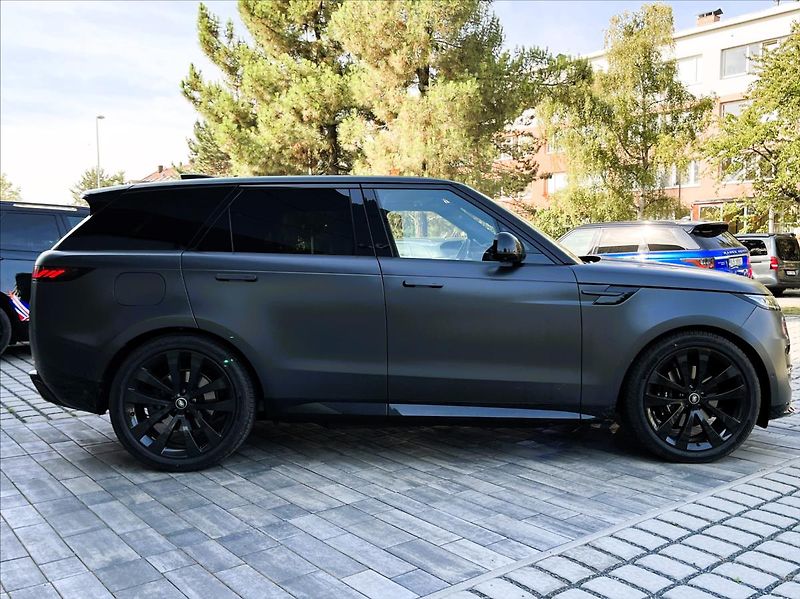 Land Rover Range Rover Sport (2026) 3,0 D300 DYNAMIC HSE STEALTH E - fotka 5 z 39