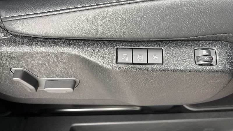 Citroën SpaceTourer 75 kWh AUT Shine - fotka 21 z 29