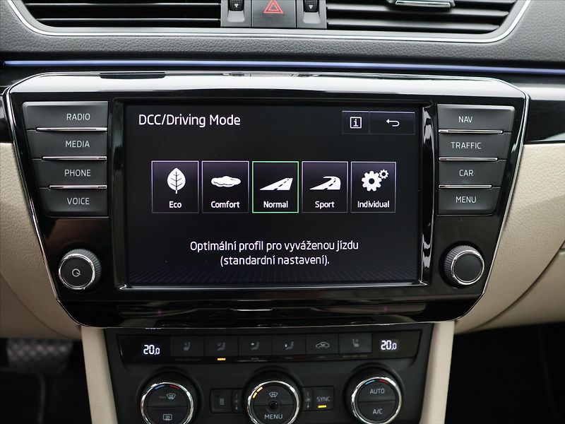 Škoda Superb 2,0 TDI 140kW DSG 4x4 CZ L&K - fotka 26 z 38