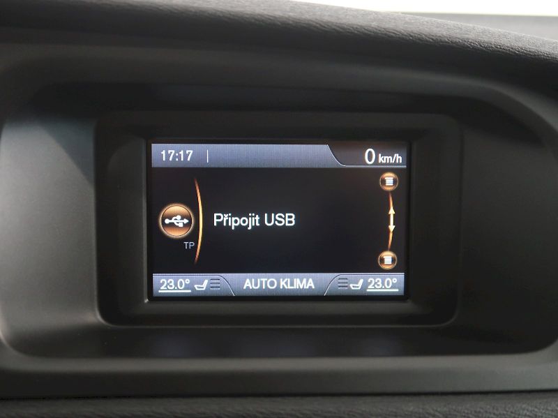 Volvo V40 (2016) 2.0D 88KW - fotka 15 z 26