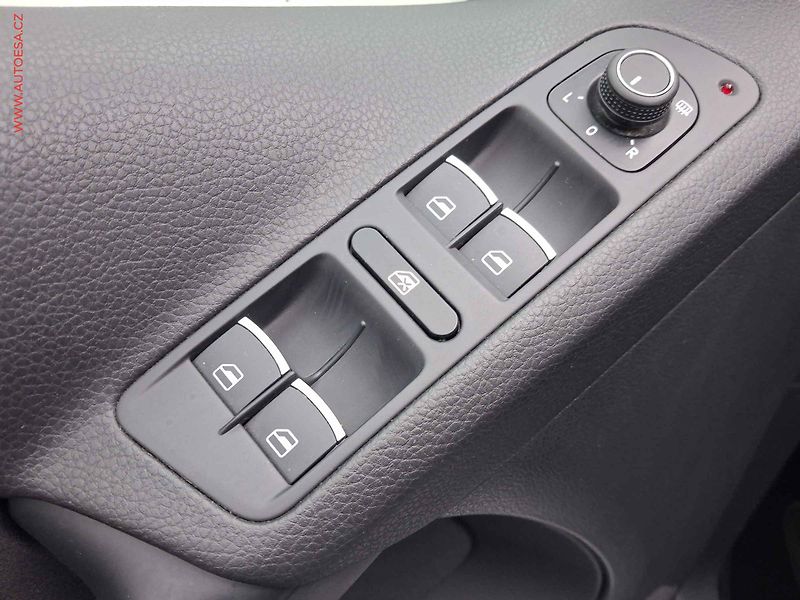 Volkswagen Tiguan (2016) 2.0 TDi, Sport&Style, navi - fotka 13 z 16