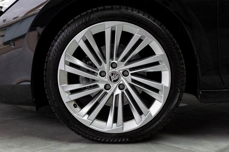 Škoda Superb 2.0TDI L&K*TAŽNÉ*ZÁRUKA*DPH*ČR - fotka 43 z 51