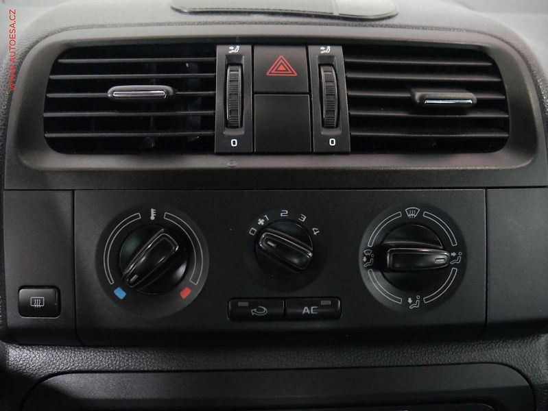 Škoda Fabia (2012) 1.2 TSi, ČR, AC, STK7/28 - fotka 12 z 14