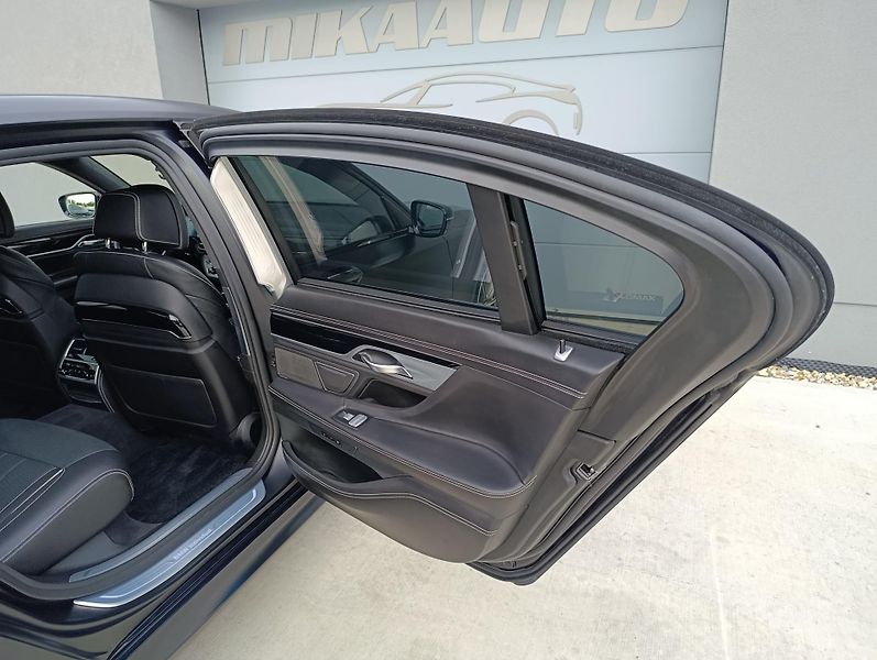 BMW Řada 7 750Ld BLACK FIRE ČR 1.MAJ - fotka 46 z 49