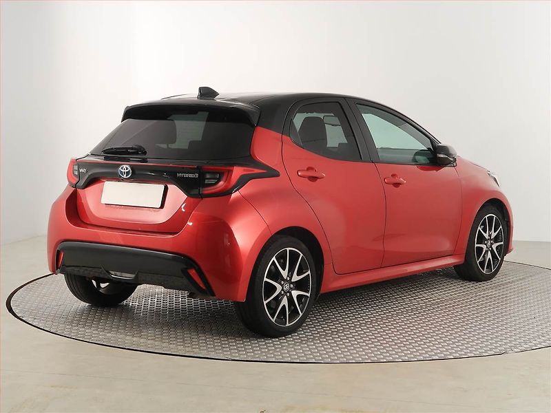 Toyota Yaris (2022) Style 1.5 VVT-i Hybrid - fotka 5 z 18