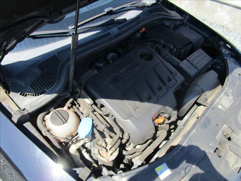 Škoda Superb Combi 2.0TDi 125kW Elegance - fotka 42 z 43