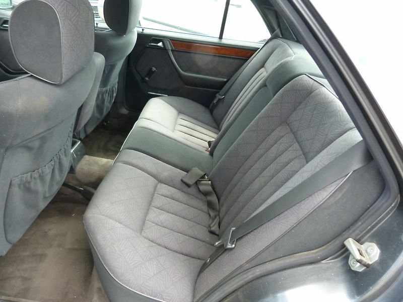 Mercedes-Benz 124 250 D - fotka 14 z 29