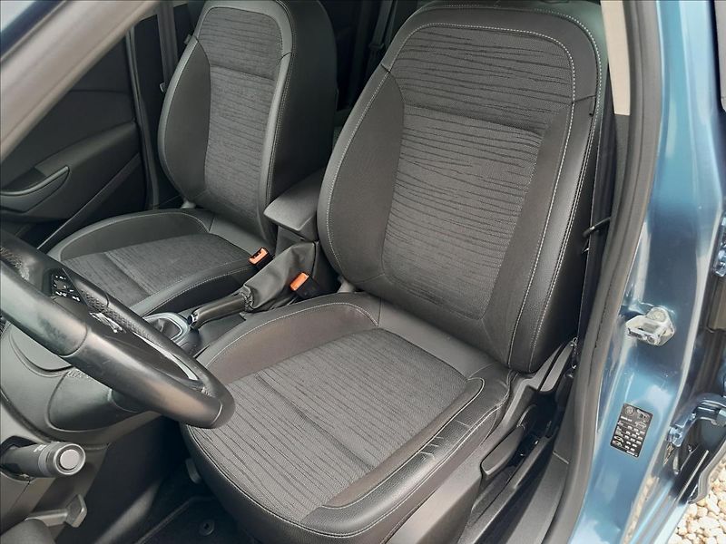 Opel Astra 1,6 TDCI 100kW SPORTS TOURER - fotka 17 z 51