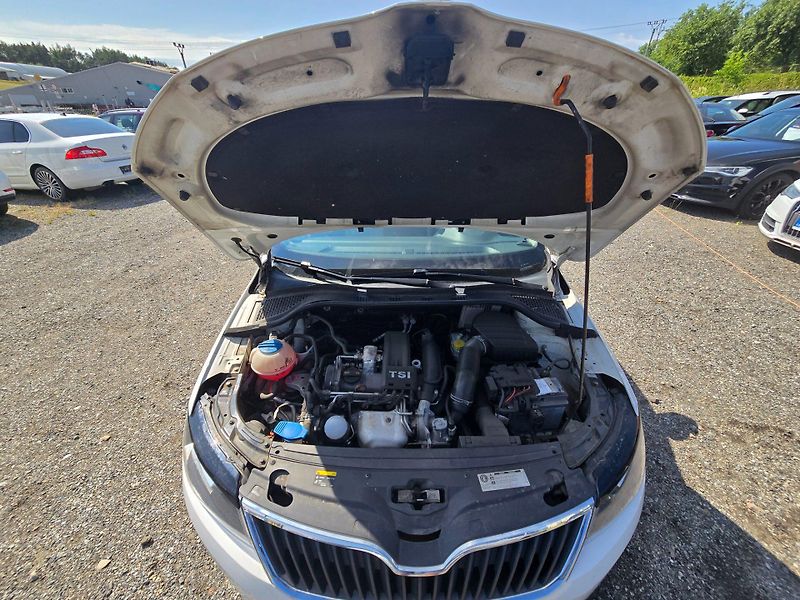 Škoda Rapid (2013) 1.2 TSi 63KW aut.klima - fotka 22 z 23