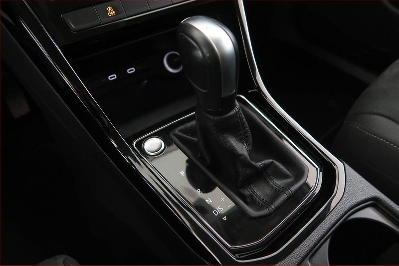 Volkswagen Touran (2023) 2.0 TDI - fotka 16 z 16